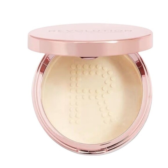 Makeup Revolution Conceal And Fix Loose Setting Finishing Powder in Light Yellow - Picture 1 of 5